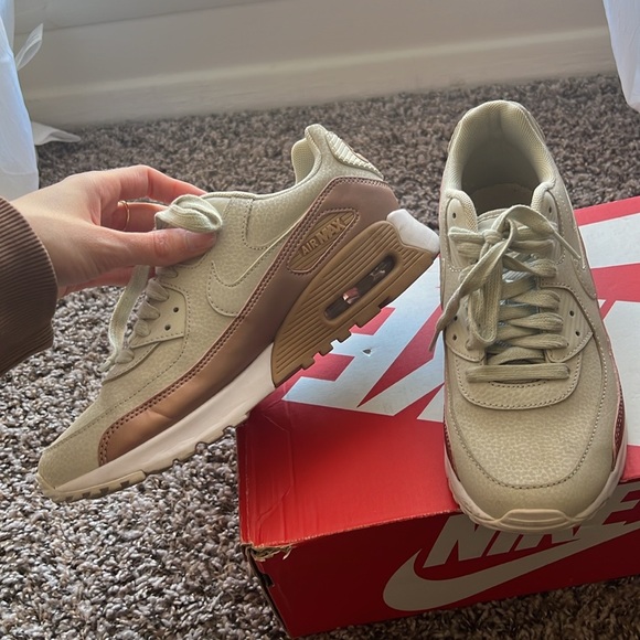 Nike Shoes - ✨RARE ✨ Nike Max Air 90 SE - Stone